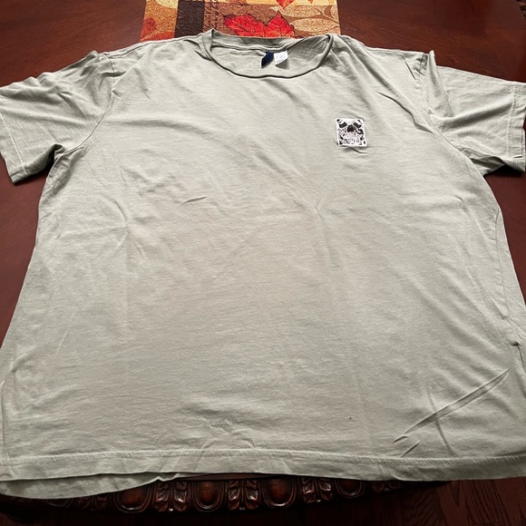 Divided (H&M brand) tee - Picture 1 of 6